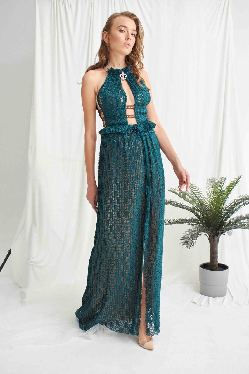 Zümrüt Dekolteli Plise Elbise