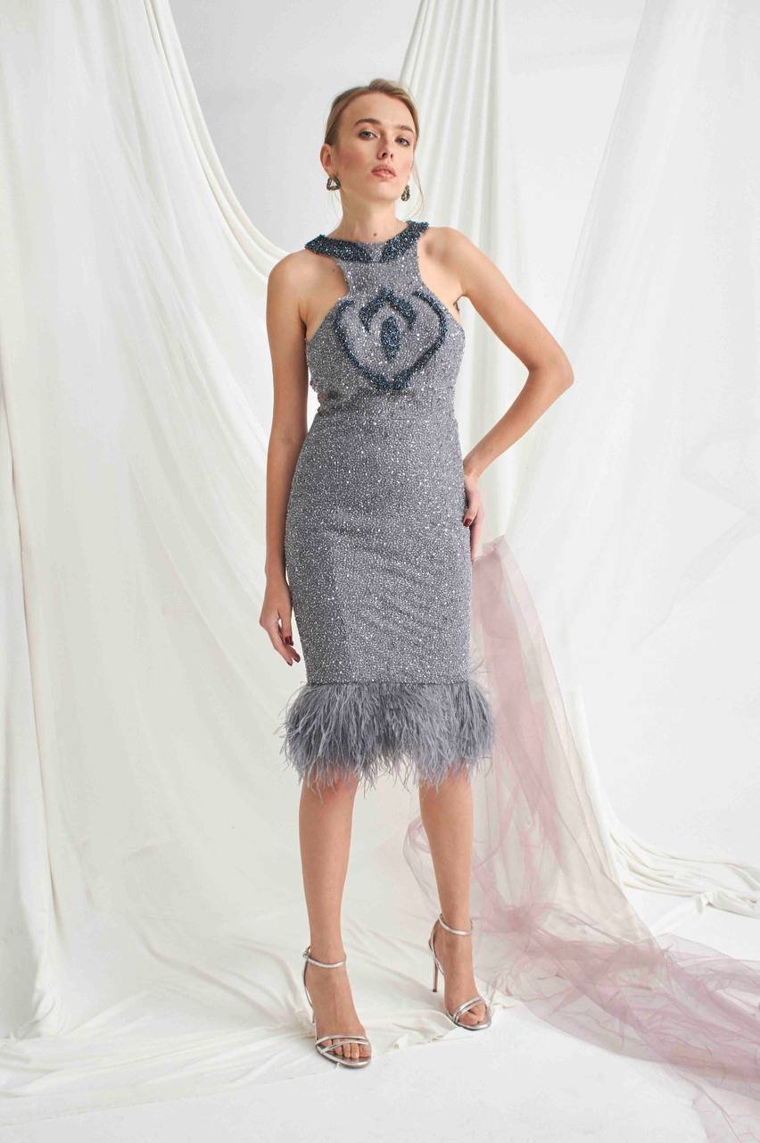 Gri Tüylü İşelemeli Kasnak Midi Elbise Kiralık